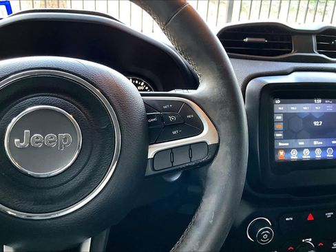 Used 2018 Jeep Renegade Latitude image 24