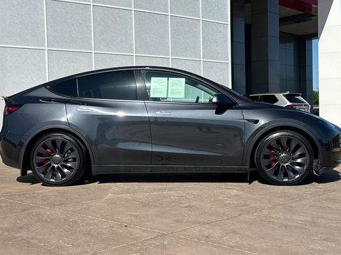 Used 2024 Tesla Model Y Performance image 3