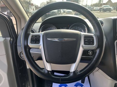 Used 2011 Chrysler Town & Country Touring-L w/ Entertainment Group #2 FWD image 19