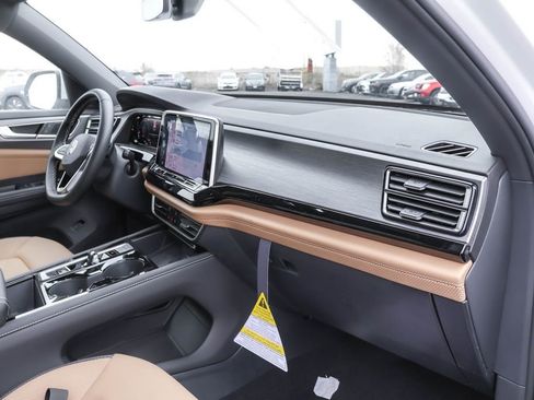 Used 2025 Volkswagen Atlas Cross Sport SE image 34