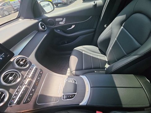 Used 2022 Mercedes-Benz GLC 300 4MATIC image 24