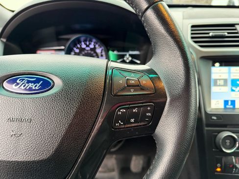 Used 2018 Ford Explorer XLT w/ Equipment Group 202A image 13