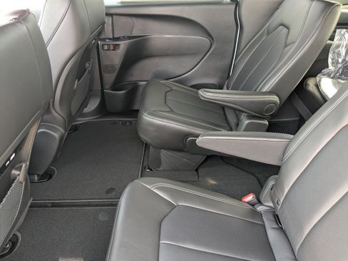 New 2026 Chrysler Pacifica Select image 14