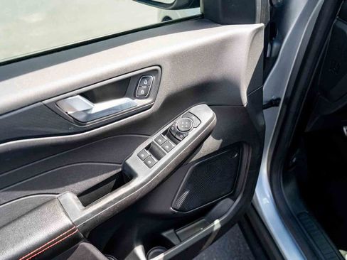 Used 2023 Ford Escape ST-Line FWD image 12