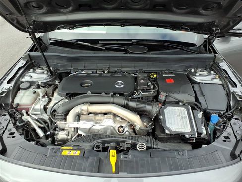 Certified 2025 Mercedes-Benz GLB 250 4MATIC image 9