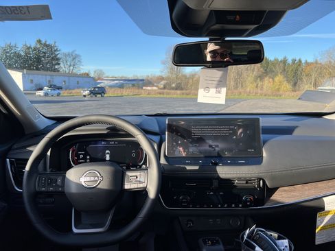 New 2026 Nissan Rogue Platinum w/ Platinum Premium Package image 4