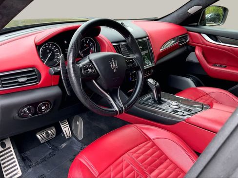 Used 2021 Maserati Levante Trofeo AWD/4WD image 17