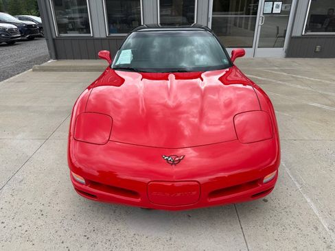 Used 2004 Chevrolet Corvette Coupe w/ Preferred Equipment Group RWD image 2