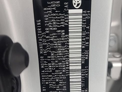Used 2025 Toyota Corolla LE FWD image 38