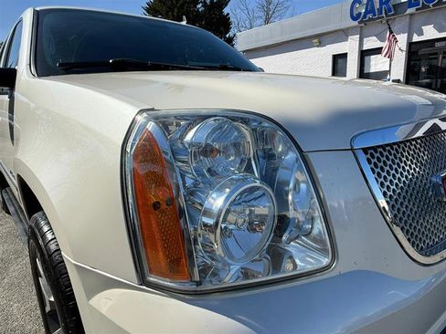 Used 2013 GMC Yukon SLT w/ SLT-2 Equipment Package image 19