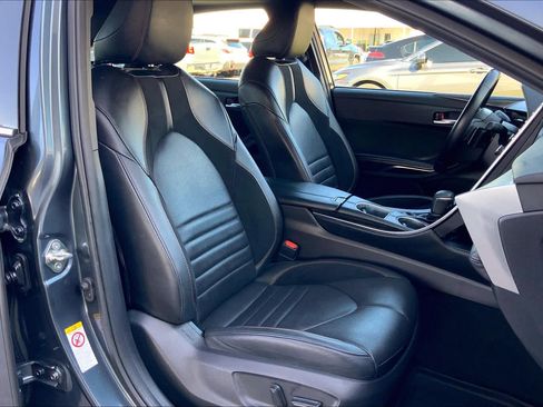 Used 2019 Toyota Avalon XSE w/ All Weather Liner Package FWD image 8