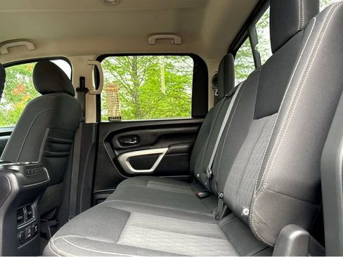 Used 2019 Nissan Titan SV w/ SV Convenience Package AWD/4WD image 16