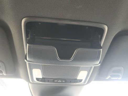 Used 2025 Honda Pilot Sport image 41