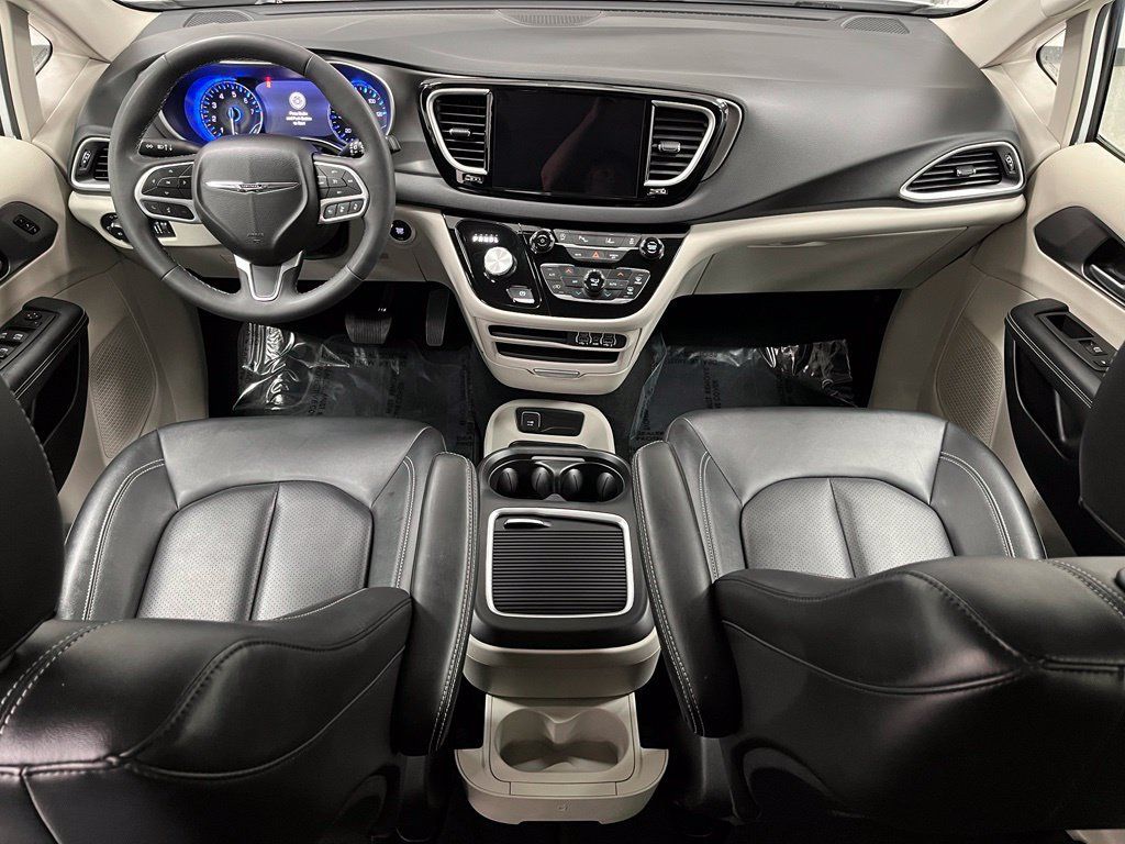 Used 2024 Chrysler Pacifica Touring-L FWD image 25