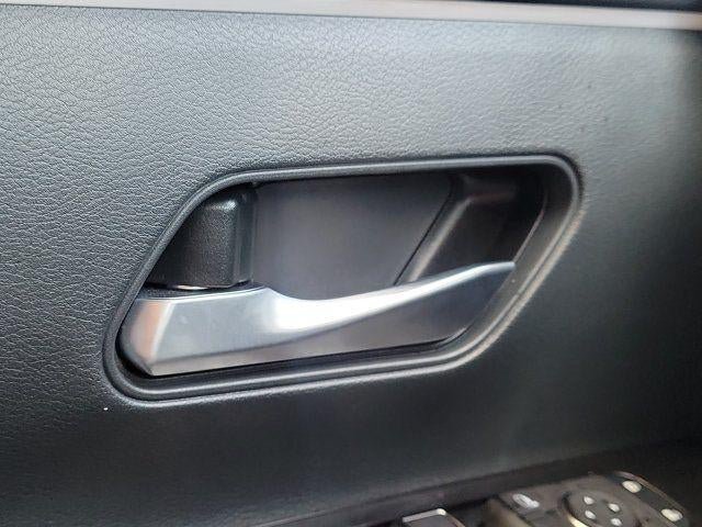 Used 2025 Nissan Kicks SR FWD image 16