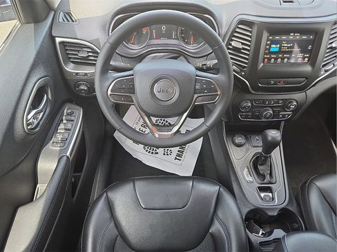 Used 2020 Jeep Cherokee Latitude Plus image 12