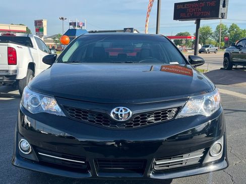 Used 2014 Toyota Camry SE FWD image 2