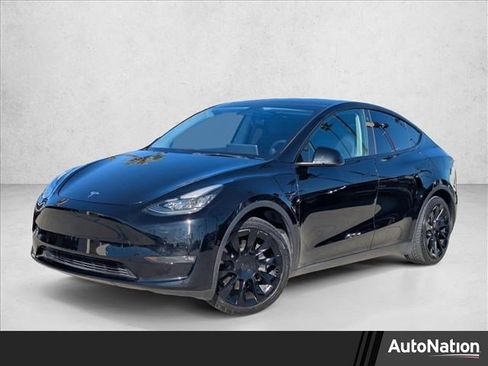 Used 2021 Tesla Model Y Long Range image 1