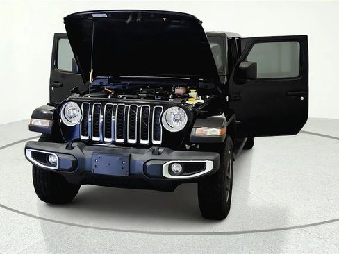 Used 2022 Jeep Gladiator Overland w/ Cold Weather Group AWD/4WD image 9