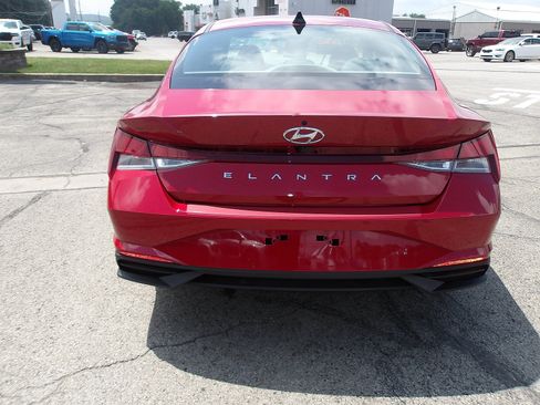 Used 2023 Hyundai Elantra SEL w/ Convenience Package FWD image 6