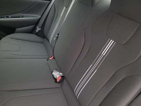 New 2025 Hyundai Elantra SEL image 18