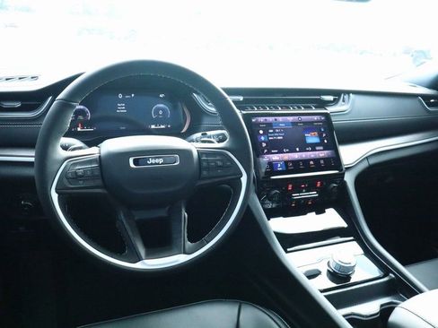 New 2025 Jeep Grand Cherokee Limited image 2