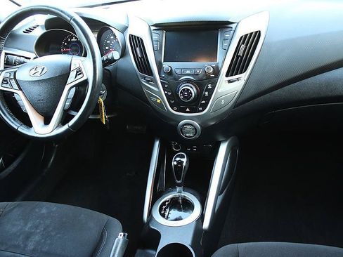 Used 2017 Hyundai Veloster FWD image 14