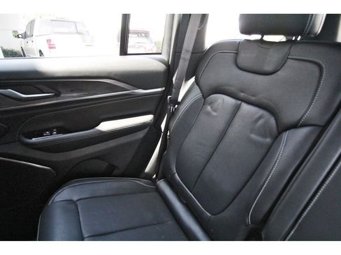 Used 2023 Jeep Grand Cherokee Overland AWD/4WD image 11