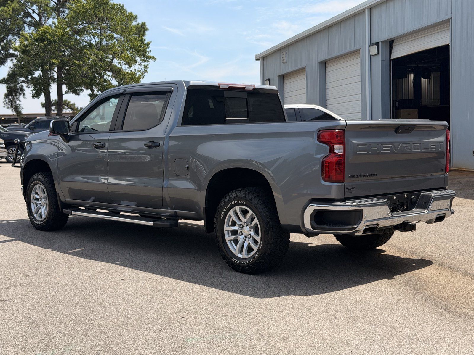 Used 2022 Chevrolet Silverado 1500 LT AWD/4WD image 10