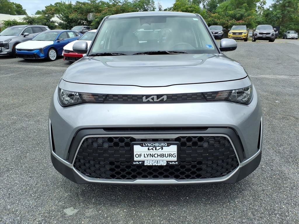 Used 2025 Kia Soul LX w/ LX Technology Package FWD image 8