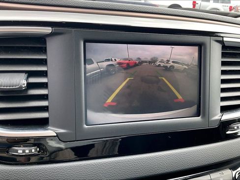 Used 2023 Chrysler Voyager LX image 17