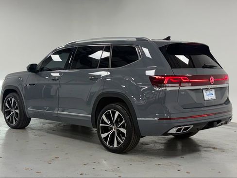 Used 2025 Volkswagen Atlas SEL Premium R-Line image 3