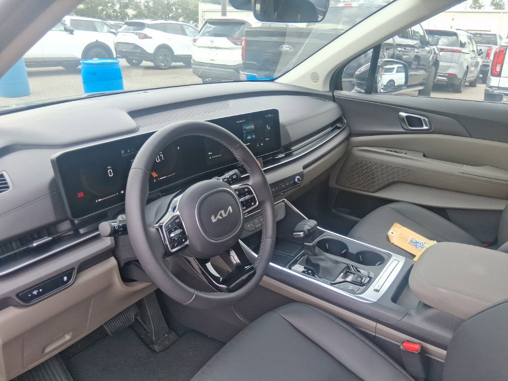 Certified 2026 Kia Carnival FWD image 9
