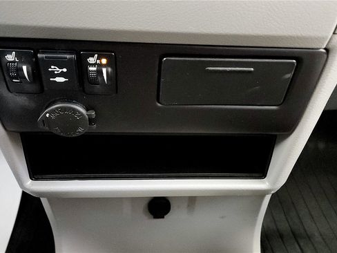 Used 2018 Toyota Sienna XLE image 35