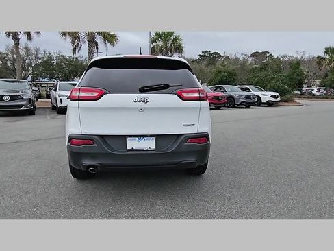 Used 2016 Jeep Cherokee Latitude image 24