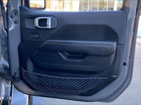 Used 2018 Jeep Wrangler Unlimited Sahara w/ Dual Top Group image 21