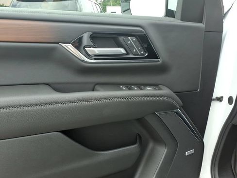 New 2026 GMC Yukon Denali w/ LPO, Floor Liner Package AWD/4WD image 13