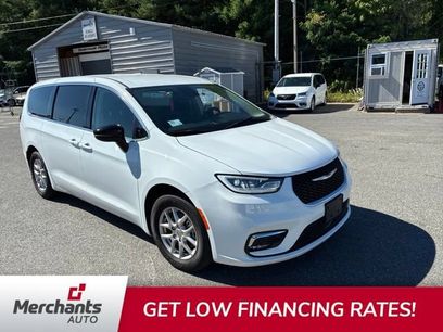 Used 2024 Chrysler Pacifica Touring-L