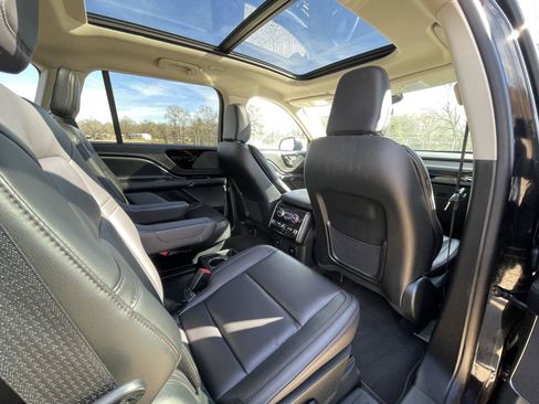 Used 2023 Lincoln Aviator AWD w/ Premium Package image 46