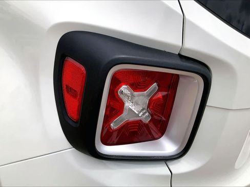 Used 2018 Jeep Renegade Limited FWD image 30