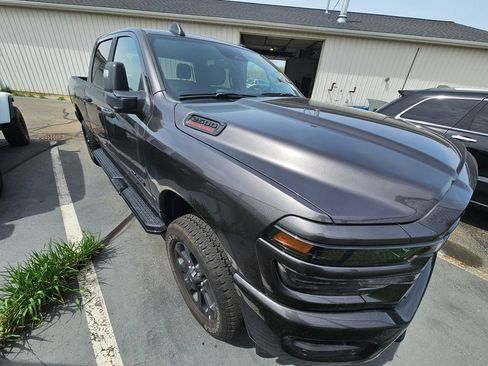 Used 2025 RAM 2500 Big Horn AWD/4WD image 3