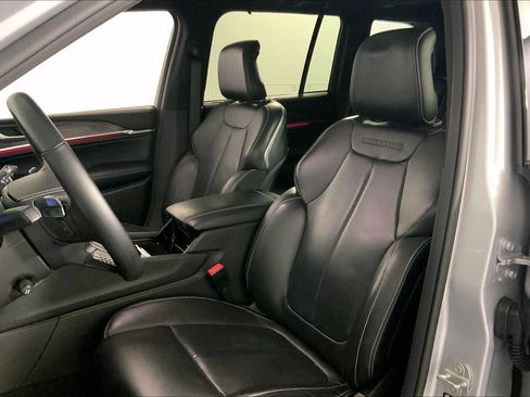 Used 2022 Jeep Grand Cherokee Overland w/ Luxury Tech Group IV image 22