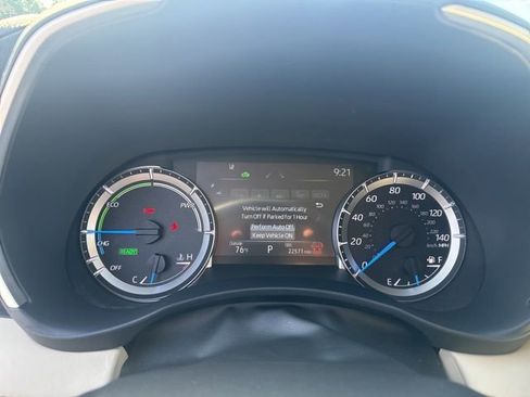 Used 2025 Toyota Highlander XLE AWD/4WD image 29