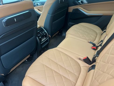 Certified 2025 BMW X7 xDrive40i w/ M Sport Package image 15