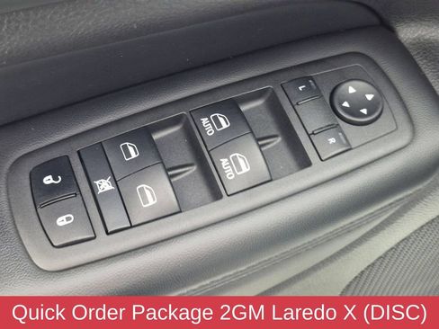Certified 2022 Jeep Grand Cherokee Laredo X AWD/4WD image 12