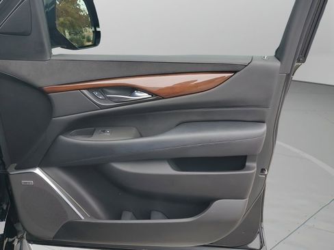 Used 2017 Cadillac Escalade Luxury image 13