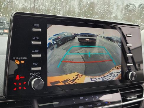 Used 2021 Toyota Sienna XLE image 20