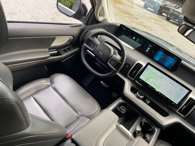 Used 2025 Ford Expedition Active AWD/4WD image 25