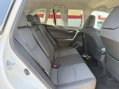 Used 2025 Toyota RAV4 XLE FWD image 31
