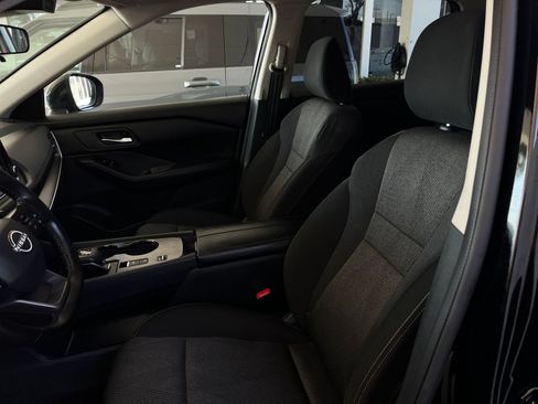 Used 2025 Nissan Rogue SV FWD image 29